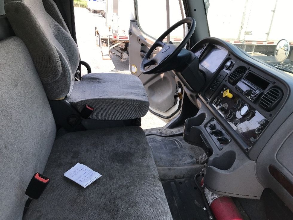 Medium Duty Box Truck-Light and Medium Duty Trucks-Freightliner-2020-M2-Ste-Foy-PQ-363,140\n\t\tkm-$ 52,500 - Image 22