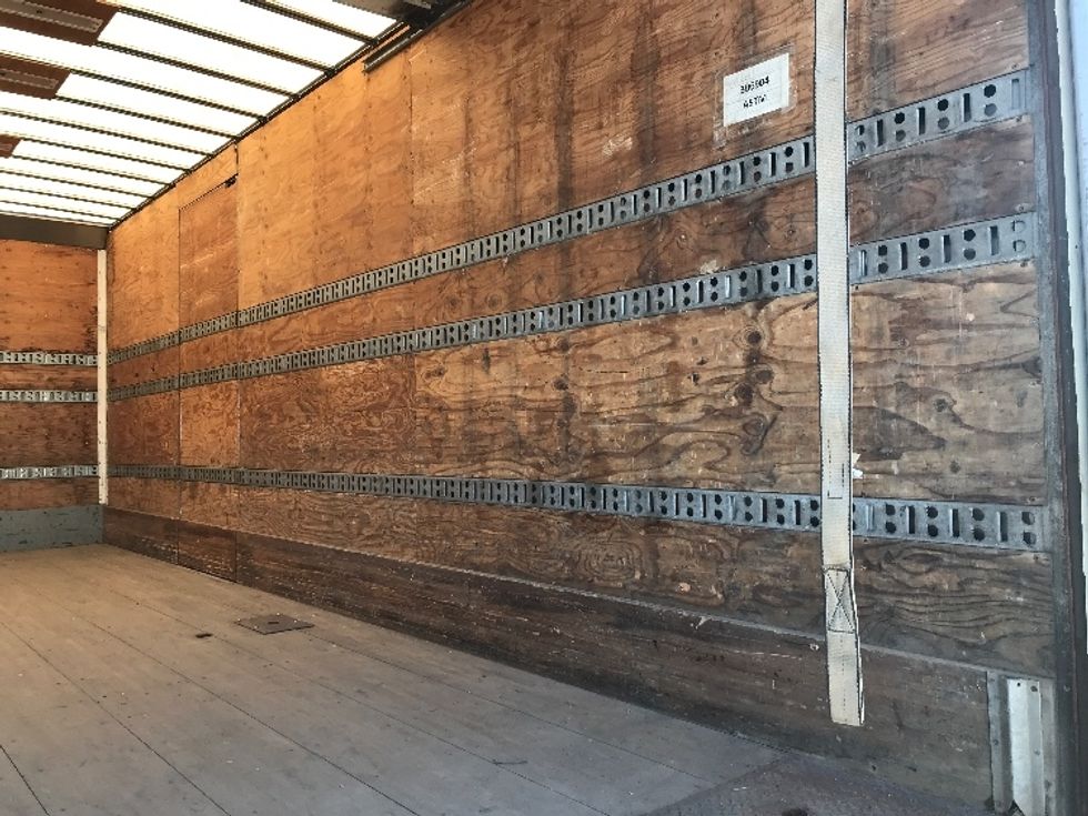 Medium Duty Box Truck-Light and Medium Duty Trucks-Freightliner-2020-M2-Ste-Foy-PQ-411,816\n\t\tkm-$ 42,750 - Image 12