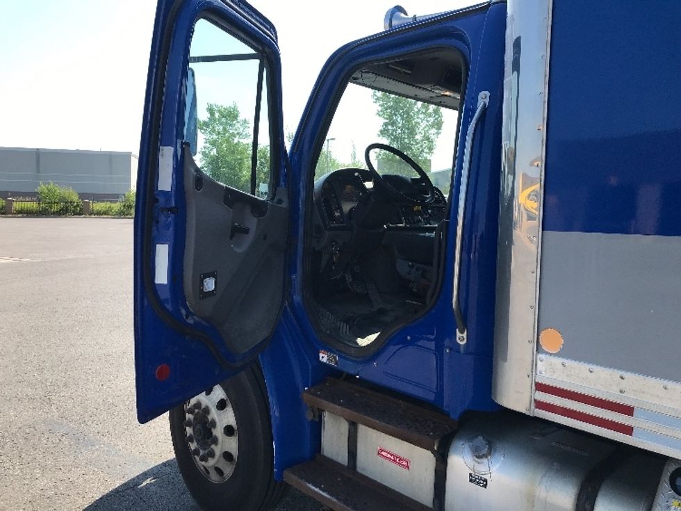 Medium Duty Box Truck-Light and Medium Duty Trucks-Freightliner-2020-M2-Ste-Foy-PQ-411,816\n\t\tkm-$ 42,750 - Image 16