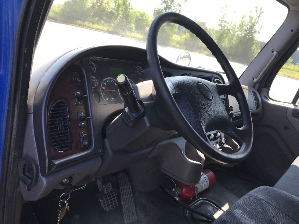 Medium Duty Box Truck-Light and Medium Duty Trucks-Freightliner-2020-M2-Ste-Foy-PQ-411,816\n\t\tkm-$ 42,750 - Image 17