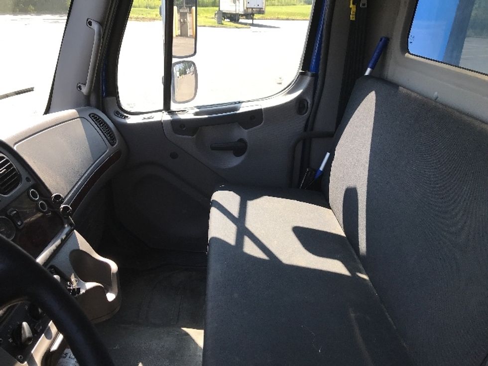 Medium Duty Box Truck-Light and Medium Duty Trucks-Freightliner-2020-M2-Ste-Foy-PQ-411,816\n\t\tkm-$ 42,750 - Image 19