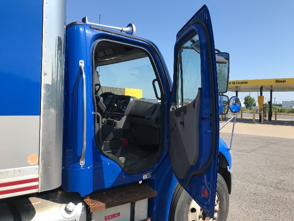 Medium Duty Box Truck-Light and Medium Duty Trucks-Freightliner-2020-M2-Ste-Foy-PQ-411,816\n\t\tkm-$ 42,750 - Image 20