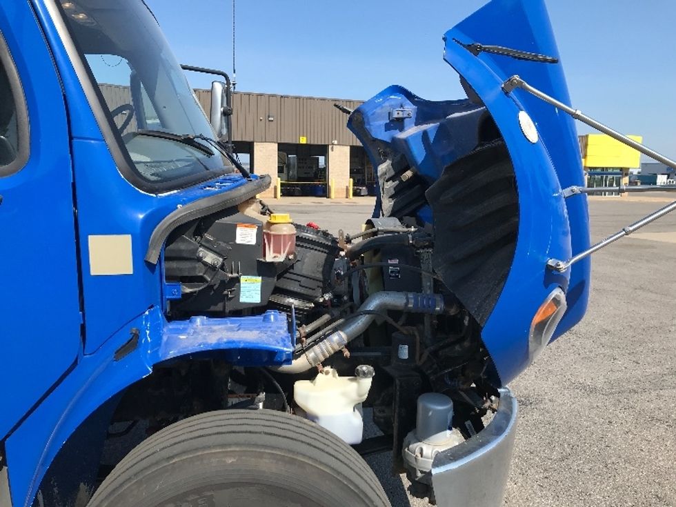 Medium Duty Box Truck-Light and Medium Duty Trucks-Freightliner-2020-M2-Ste-Foy-PQ-411,816\n\t\tkm-$ 42,750 - Image 23