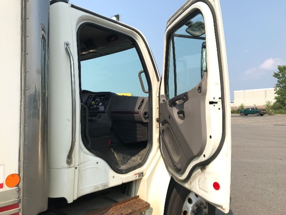 Medium Duty Box Truck-Light and Medium Duty Trucks-Freightliner-2020-M2-Ste-Foy-PQ-474,115\n\t\tkm-$ 55,500 - Image 16