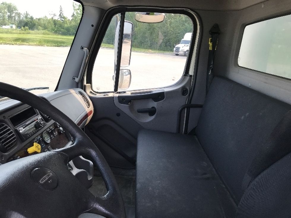 Medium Duty Box Truck-Light and Medium Duty Trucks-Freightliner-2020-M2-Ste-Foy-PQ-474,115\n\t\tkm-$ 55,500 - Image 19