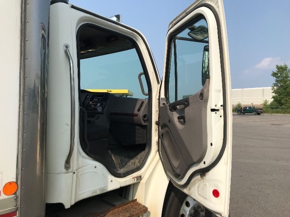 Medium Duty Box Truck-Light and Medium Duty Trucks-Freightliner-2020-M2-Ste-Foy-PQ-474,115\n\t\tkm-$ 55,500 - Image 20