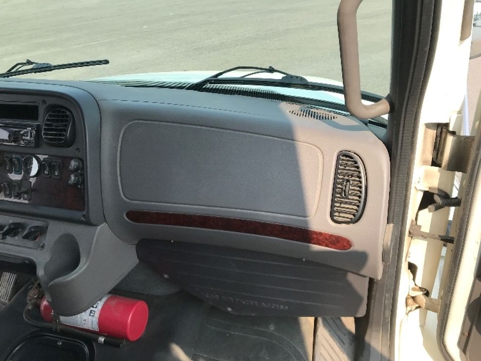 Medium Duty Box Truck-Light and Medium Duty Trucks-Freightliner-2020-M2-Ste-Foy-PQ-474,115\n\t\tkm-$ 55,500 - Image 21