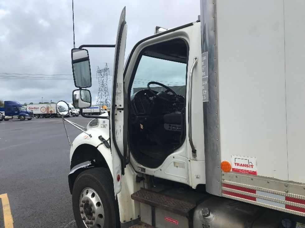 Medium Duty Box Truck-Light and Medium Duty Trucks-Freightliner-2020-M2-Ste-Foy-PQ-571,387\n\t\tkm-$ 39,500 - Image 13