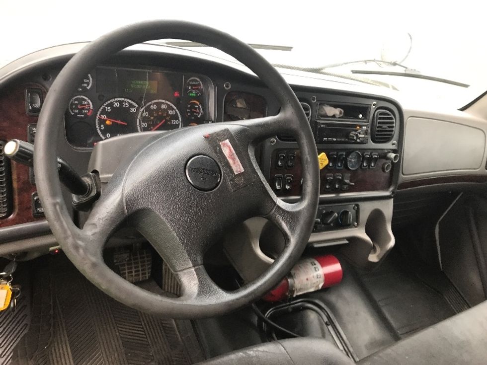 Medium Duty Box Truck-Light and Medium Duty Trucks-Freightliner-2020-M2-Ste-Foy-PQ-571,387\n\t\tkm-$ 39,500 - Image 17