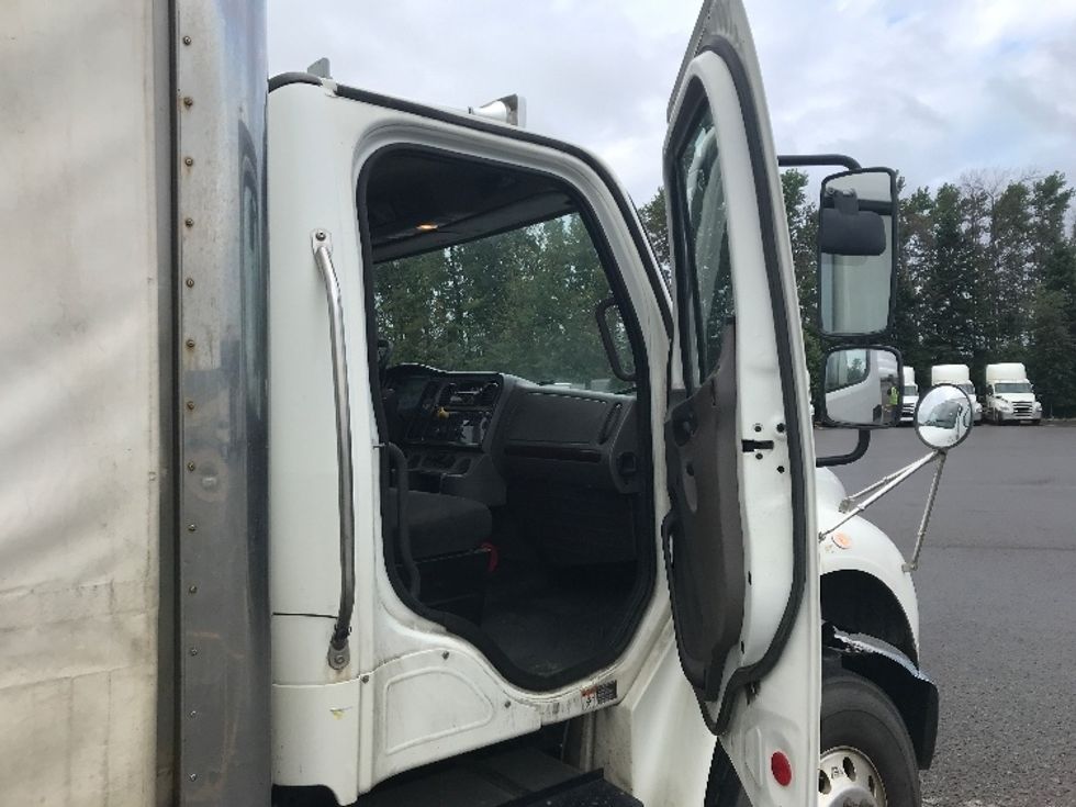 Medium Duty Box Truck-Light and Medium Duty Trucks-Freightliner-2020-M2-Ste-Foy-PQ-571,387\n\t\tkm-$ 39,500 - Image 20