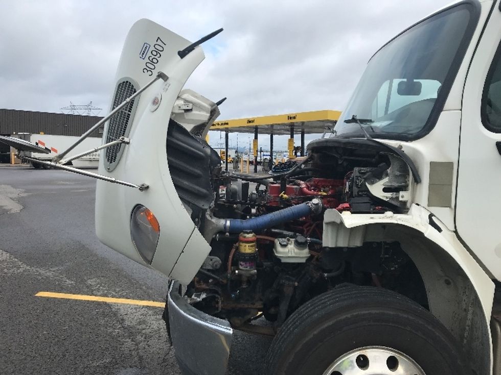 Medium Duty Box Truck-Light and Medium Duty Trucks-Freightliner-2020-M2-Ste-Foy-PQ-571,387\n\t\tkm-$ 39,500 - Image 24