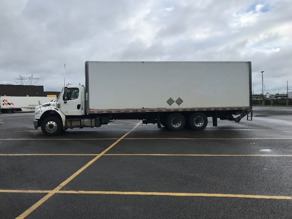 Medium Duty Box Truck-Light and Medium Duty Trucks-Freightliner-2020-M2-Ste-Foy-PQ-571,387\n\t\tkm-$ 39,500 - Image 4