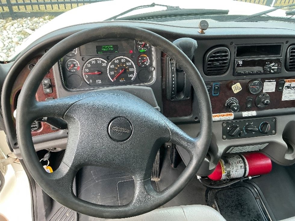 Medium Duty Box Truck-Light and Medium Duty Trucks-Freightliner-2020-M2-Stoney Creek-ON-270,942\n\t\tkm-$ 70,750 - Image 18