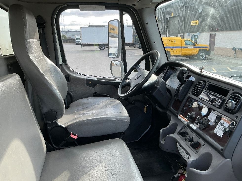 Medium Duty Box Truck-Light and Medium Duty Trucks-Freightliner-2020-M2-Stoney Creek-ON-270,942\n\t\tkm-$ 70,750 - Image 22
