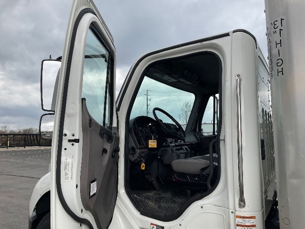 Medium Duty Box Truck-Light and Medium Duty Trucks-Freightliner-2020-M2-Stoney Creek-ON-272,944\n\t\tkm-$ 70,750 - Image 16