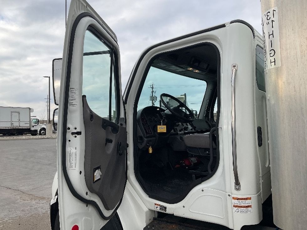 Medium Duty Box Truck-Light and Medium Duty Trucks-Freightliner-2020-M2-Stoney Creek-ON-327,301\n\t\tkm-$ 64,000 - Image 16