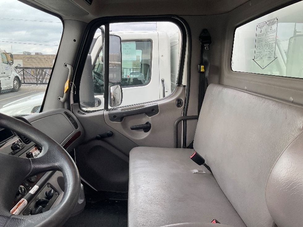 Medium Duty Box Truck-Light and Medium Duty Trucks-Freightliner-2020-M2-Stoney Creek-ON-327,301\n\t\tkm-$ 64,000 - Image 19