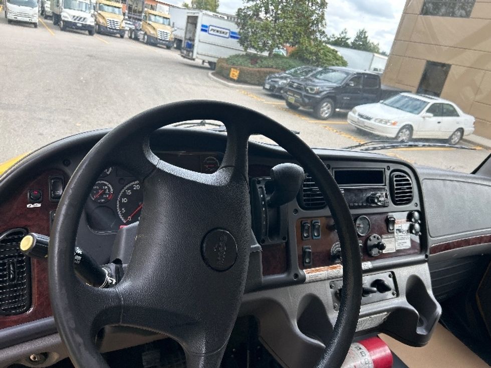 Medium Duty Box Truck-Light and Medium Duty Trucks-Freightliner-2020-M2-Surrey-BC-230,019\n\t\tkm-$ 75,250 - Image 17