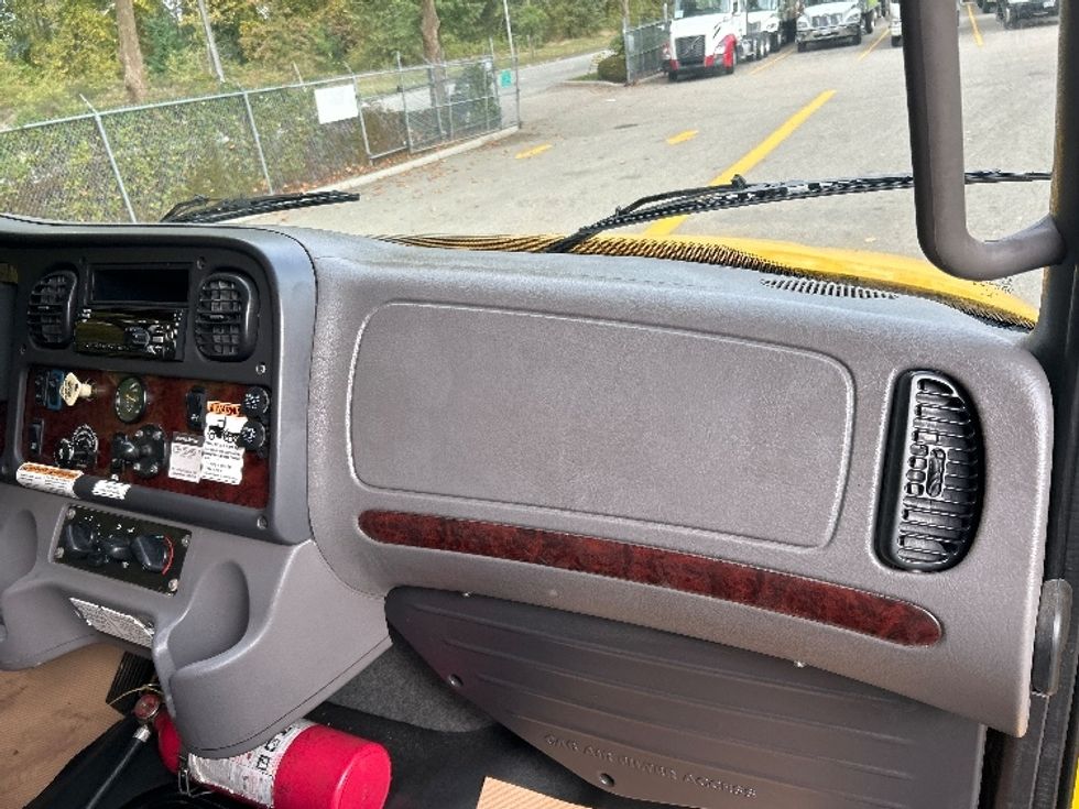 Medium Duty Box Truck-Light and Medium Duty Trucks-Freightliner-2020-M2-Surrey-BC-230,019\n\t\tkm-$ 75,250 - Image 21