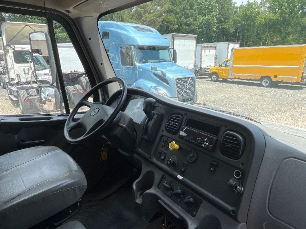 Medium Duty Box Truck-Light and Medium Duty Trucks-Freightliner-2020-M2-Suwanee-GA-75,210\n\t\tmiles-$ 73,000 - Image 22