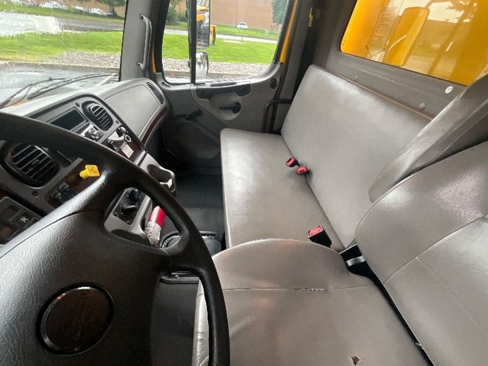 Medium Duty Box Truck-Light and Medium Duty Trucks-Freightliner-2020-M2-Swedesboro-NJ-156,067\n\t\tmiles-$ 45,500 - Image 19