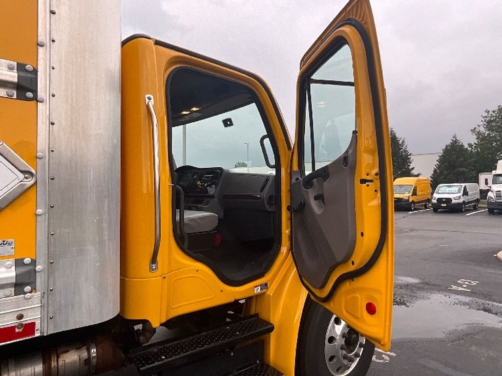 Medium Duty Box Truck-Light and Medium Duty Trucks-Freightliner-2020-M2-Swedesboro-NJ-156,067\n\t\tmiles-$ 45,500 - Image 20