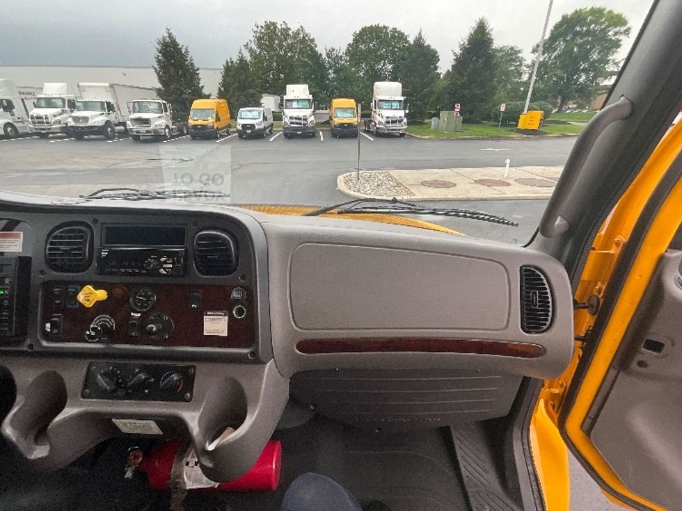 Medium Duty Box Truck-Light and Medium Duty Trucks-Freightliner-2020-M2-Swedesboro-NJ-156,067\n\t\tmiles-$ 45,500 - Image 21