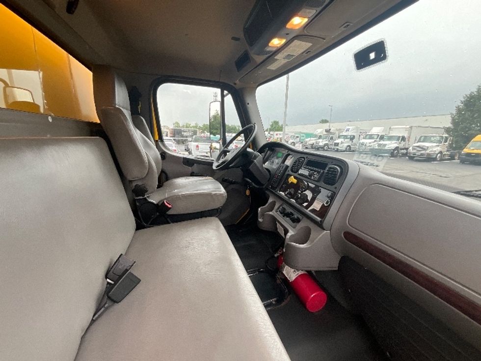 Medium Duty Box Truck-Light and Medium Duty Trucks-Freightliner-2020-M2-Swedesboro-NJ-156,067\n\t\tmiles-$ 45,500 - Image 22