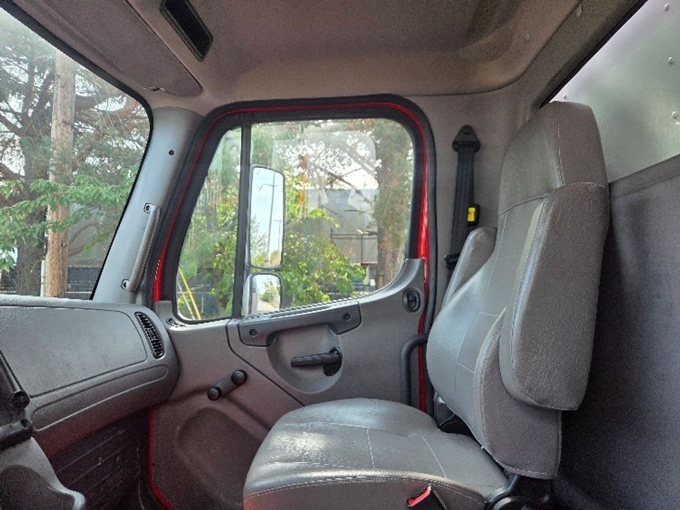 Medium Duty Box Truck-Light and Medium Duty Trucks-Freightliner-2020-M2-Tacoma-WA-104,800\n\t\tmiles-$ 70,000 - Image 19