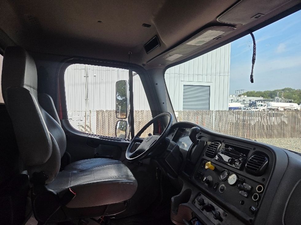 Medium Duty Box Truck-Light and Medium Duty Trucks-Freightliner-2020-M2-Tacoma-WA-104,800\n\t\tmiles-$ 70,000 - Image 22