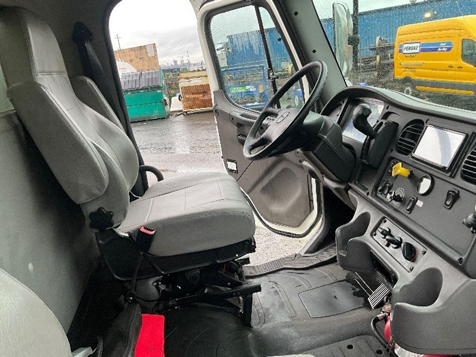 Medium Duty Box Truck-Light and Medium Duty Trucks-Freightliner-2020-M2-Tacoma-WA-200,835\n\t\tmiles-$ 39,500 - Image 22