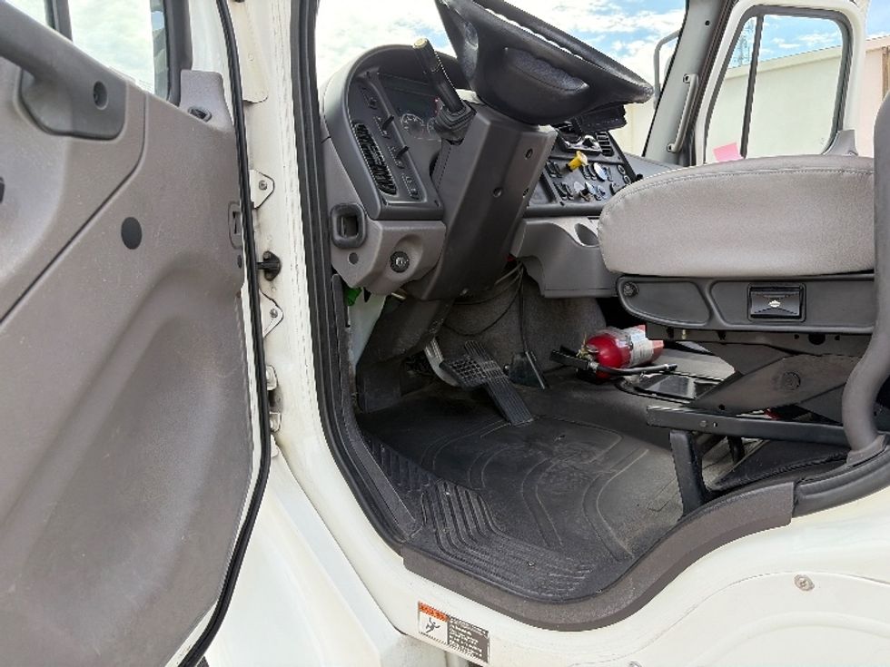 Medium Duty Box Truck-Light and Medium Duty Trucks-Freightliner-2020-M2-Tampa-FL-270,053\n\t\tmiles-$ 40,250 - Image 16