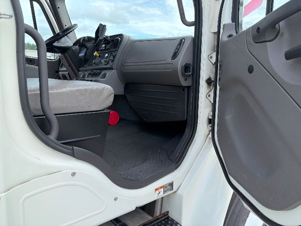 Medium Duty Box Truck-Light and Medium Duty Trucks-Freightliner-2020-M2-Tampa-FL-270,053\n\t\tmiles-$ 40,250 - Image 20