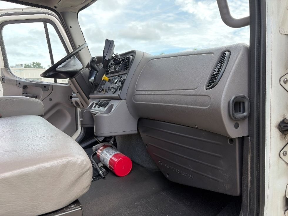 Medium Duty Box Truck-Light and Medium Duty Trucks-Freightliner-2020-M2-Tampa-FL-270,053\n\t\tmiles-$ 40,250 - Image 21
