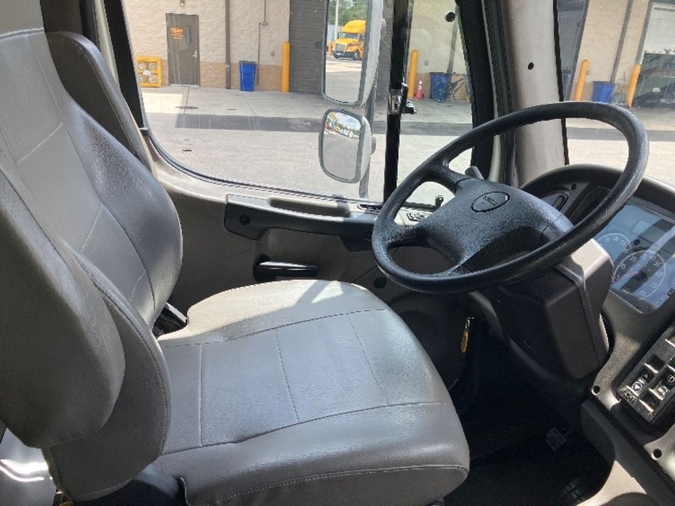 Medium Duty Box Truck-Light and Medium Duty Trucks-Freightliner-2020-M2-Tampa-FL-294,702\n\t\tmiles-$ 25,500 - Image 22