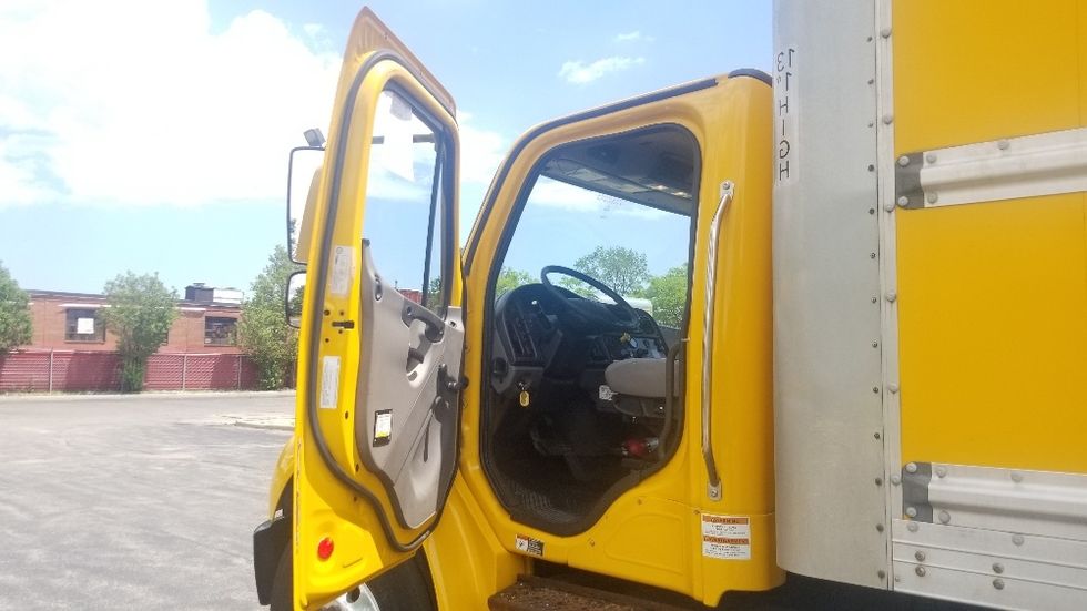 Medium Duty Box Truck-Light and Medium Duty Trucks-Freightliner-2020-M2-Toronto-ON-259,262\n\t\tkm-$ 55,250 - Image 16