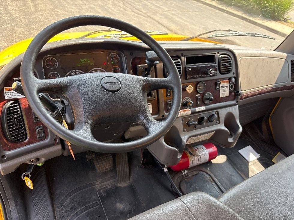 Medium Duty Box Truck-Light and Medium Duty Trucks-Freightliner-2020-M2-Toronto-ON-278,089\n\t\tkm-$ 63,500 - Image 17