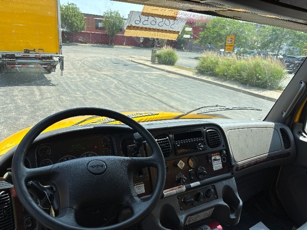 Medium Duty Box Truck-Light and Medium Duty Trucks-Freightliner-2020-M2-Toronto-ON-278,089\n\t\tkm-$ 63,500 - Image 18
