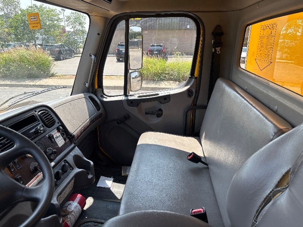 Medium Duty Box Truck-Light and Medium Duty Trucks-Freightliner-2020-M2-Toronto-ON-278,089\n\t\tkm-$ 63,500 - Image 19