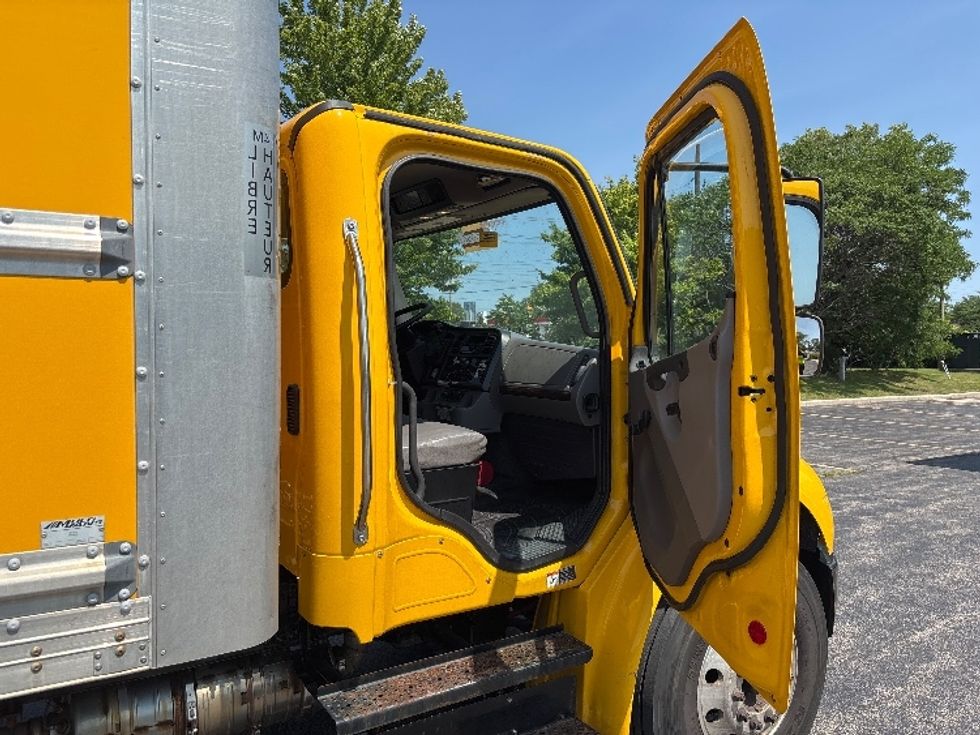 Medium Duty Box Truck-Light and Medium Duty Trucks-Freightliner-2020-M2-Toronto-ON-278,089\n\t\tkm-$ 63,500 - Image 20