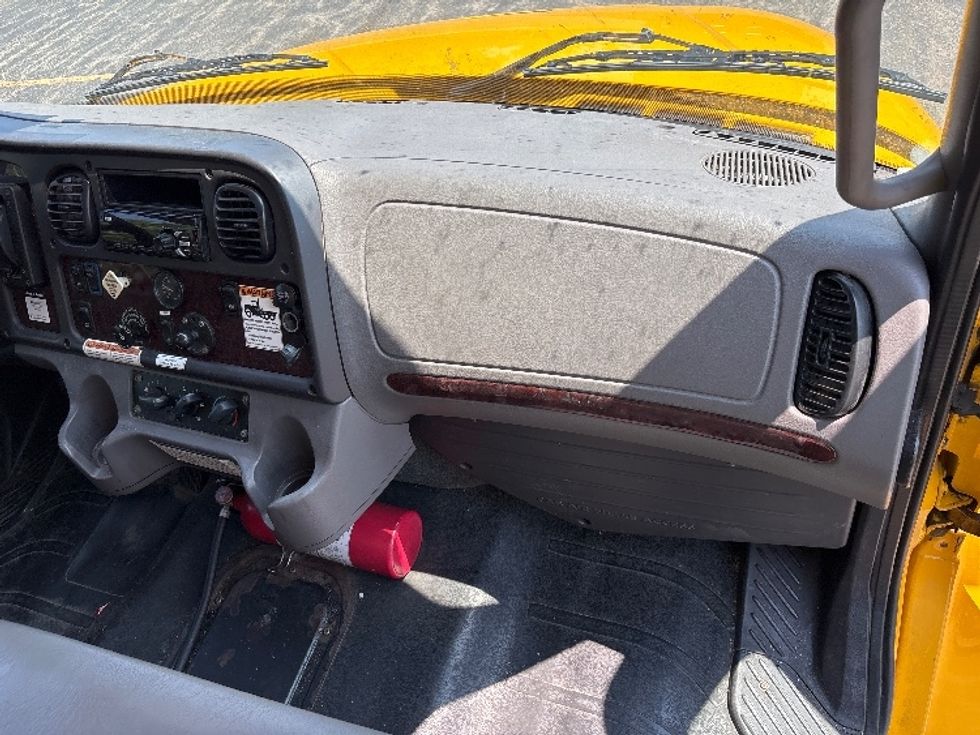 Medium Duty Box Truck-Light and Medium Duty Trucks-Freightliner-2020-M2-Toronto-ON-278,089\n\t\tkm-$ 63,500 - Image 21