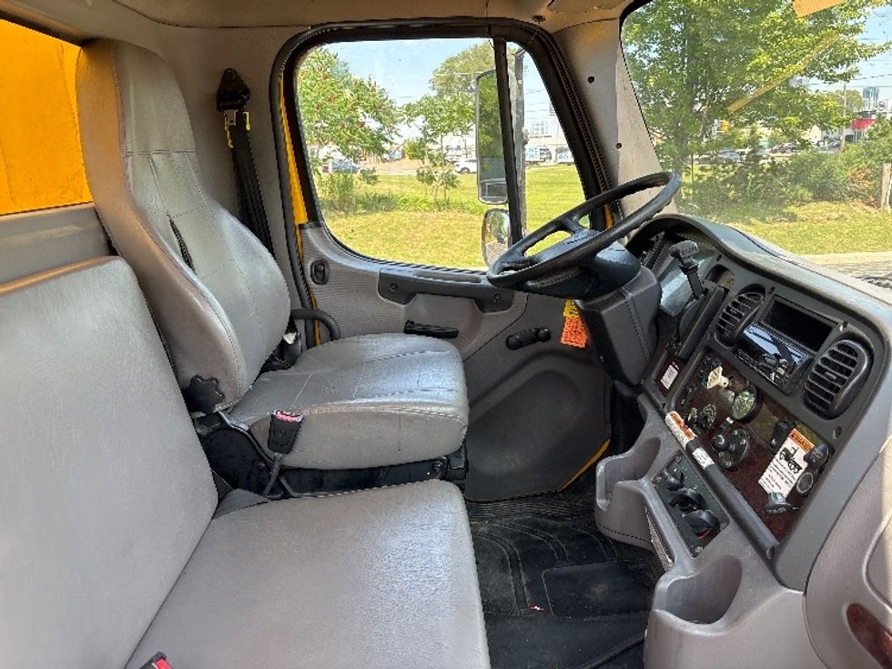 Medium Duty Box Truck-Light and Medium Duty Trucks-Freightliner-2020-M2-Toronto-ON-278,089\n\t\tkm-$ 63,500 - Image 22