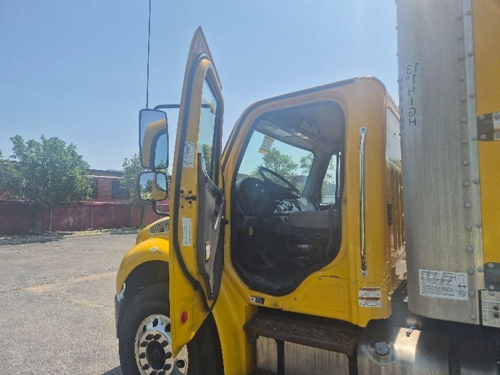 Medium Duty Box Truck-Light and Medium Duty Trucks-Freightliner-2020-M2-Toronto-ON-295,938\n\t\tkm-$ 61,500 - Image 16
