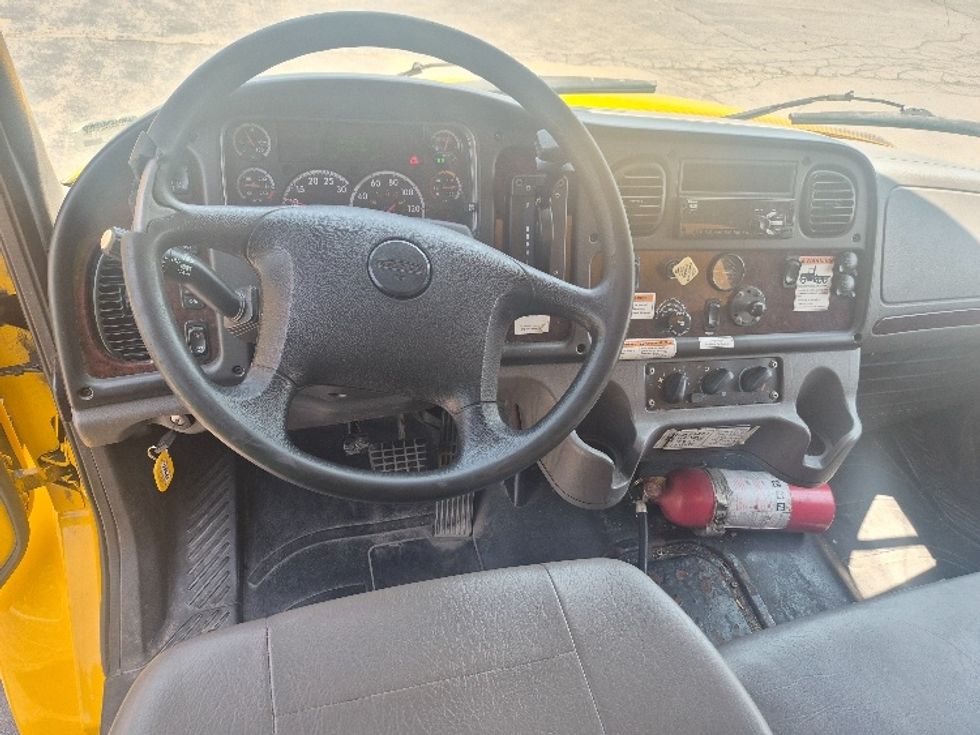 Medium Duty Box Truck-Light and Medium Duty Trucks-Freightliner-2020-M2-Toronto-ON-295,938\n\t\tkm-$ 61,500 - Image 18