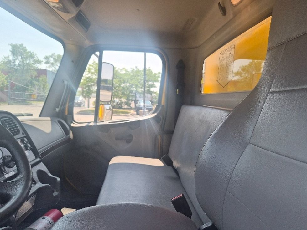 Medium Duty Box Truck-Light and Medium Duty Trucks-Freightliner-2020-M2-Toronto-ON-295,938\n\t\tkm-$ 61,500 - Image 19