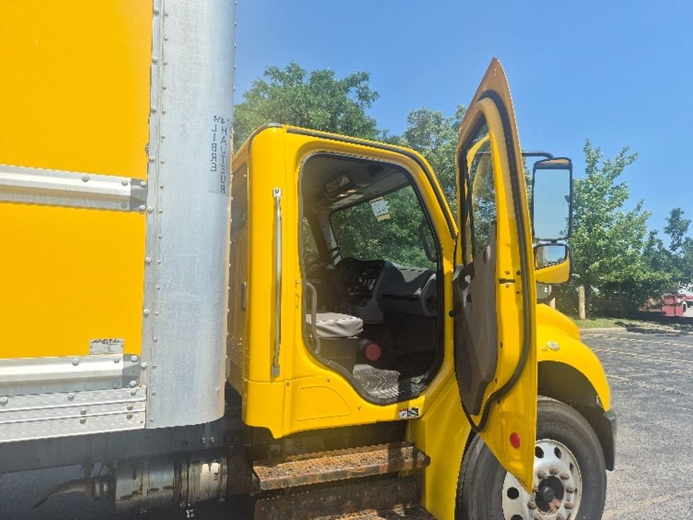 Medium Duty Box Truck-Light and Medium Duty Trucks-Freightliner-2020-M2-Toronto-ON-295,938\n\t\tkm-$ 61,500 - Image 20