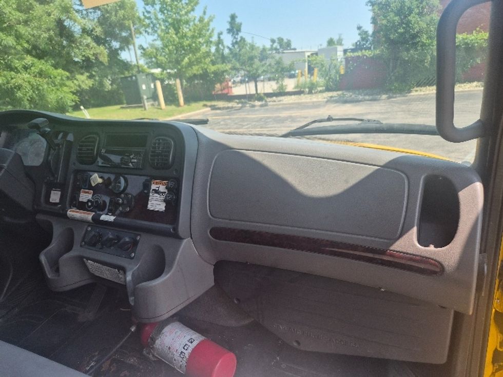 Medium Duty Box Truck-Light and Medium Duty Trucks-Freightliner-2020-M2-Toronto-ON-295,938\n\t\tkm-$ 61,500 - Image 21