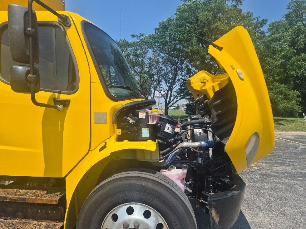 Medium Duty Box Truck-Light and Medium Duty Trucks-Freightliner-2020-M2-Toronto-ON-295,938\n\t\tkm-$ 61,500 - Image 23