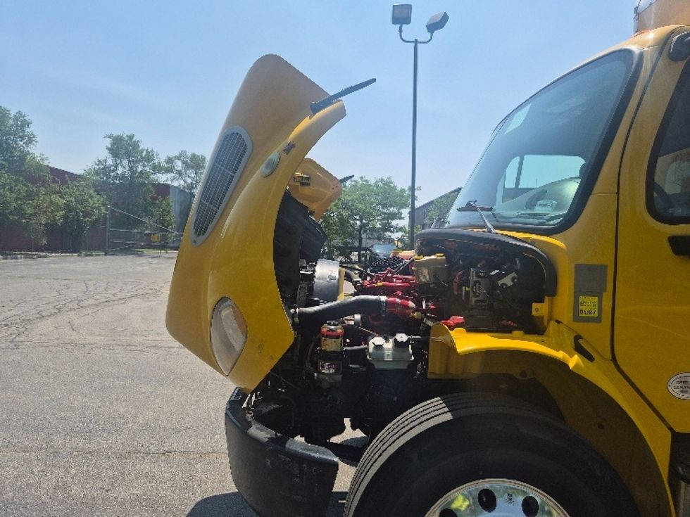 Medium Duty Box Truck-Light and Medium Duty Trucks-Freightliner-2020-M2-Toronto-ON-295,938\n\t\tkm-$ 61,500 - Image 24