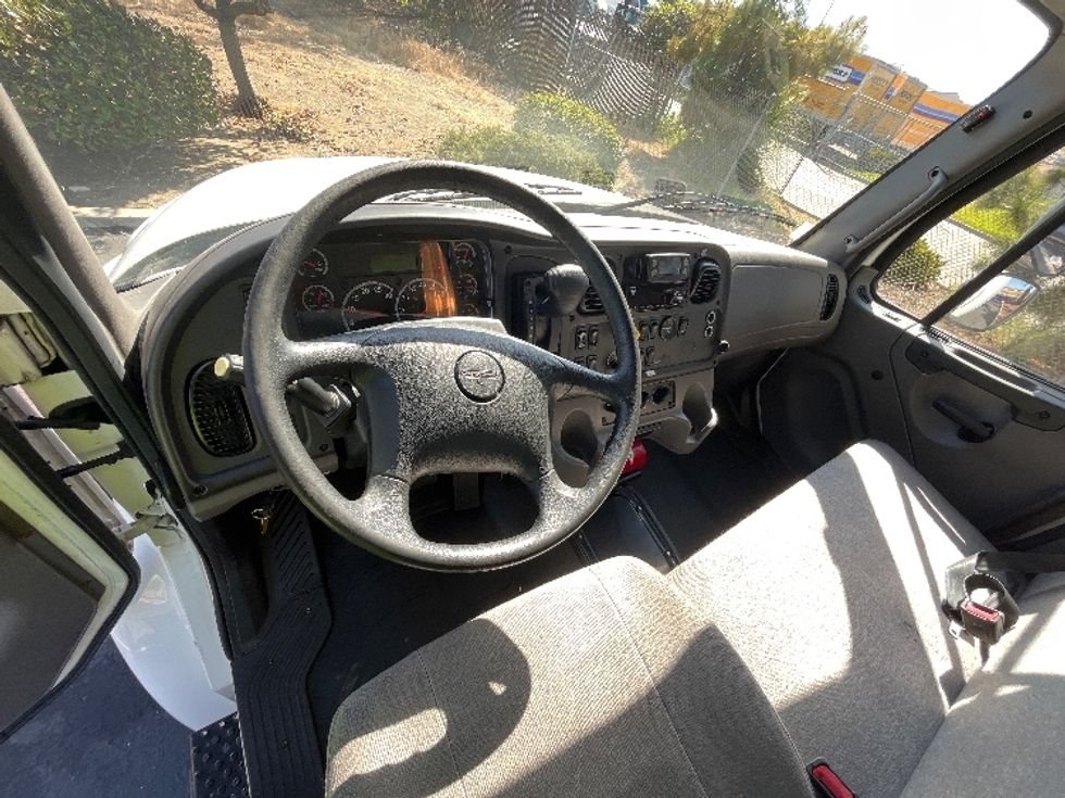 Medium Duty Box Truck-Light and Medium Duty Trucks-Freightliner-2020-M2-Torrance-CA-125,120\n\t\tmiles-$ 68,250 - Image 17